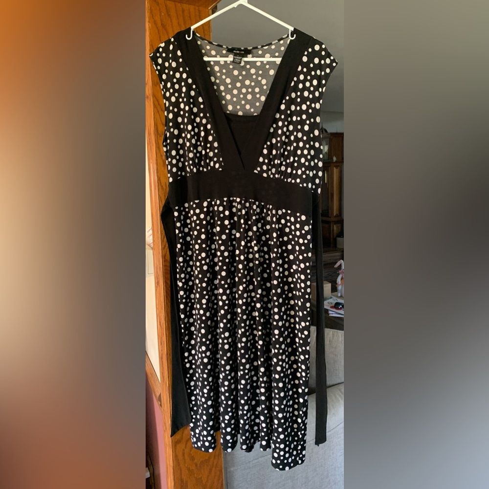 Polka Dot Love!  Black and white polka dot dress!  Size LARGE.  Smoke free home!